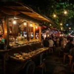 Angkringan malam di kawasan Medan Petisah dengan pengunjung menikmati kuliner malam