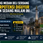 BMKG Medan Deli Serdang memprediksi hujan sedang hingga lebat pada malam hari dengan potensi petir, angin kencang, dan genangan air di wilayah Medan dan Deli Serdang.